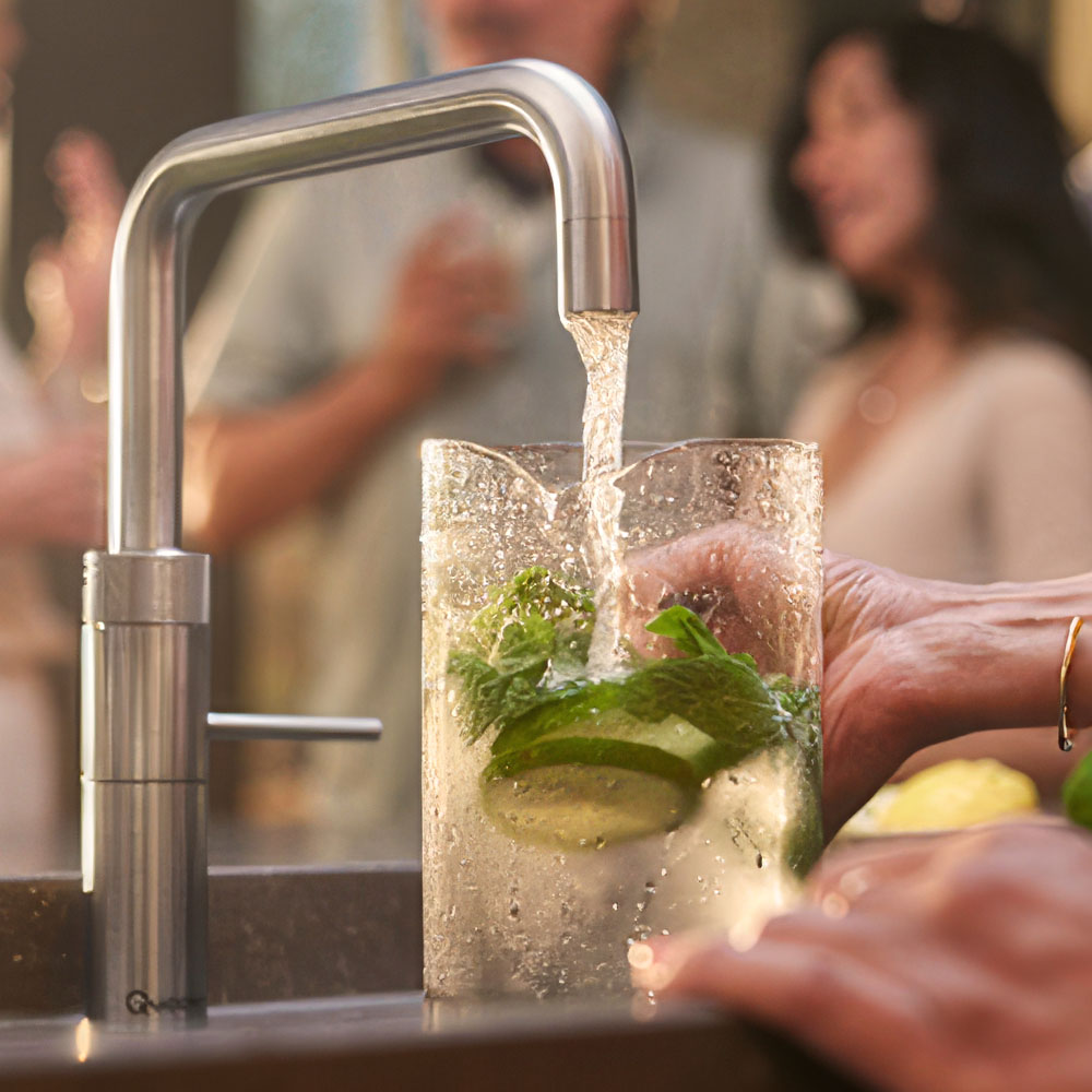 eau froide fraîche au robinet